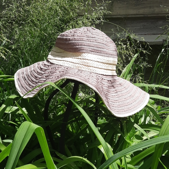 August mint Rose and cream Floppy Beach Hat - Picture 3 of 6